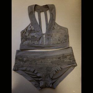 Artista Active Wear Distressed Gray Pole Top & Bottom Set Size Large